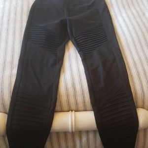 Adrienne Vittadini motto leggings